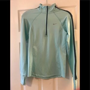 Nike Beautiful Woman’s Dri-Fit Pull Over 💙
